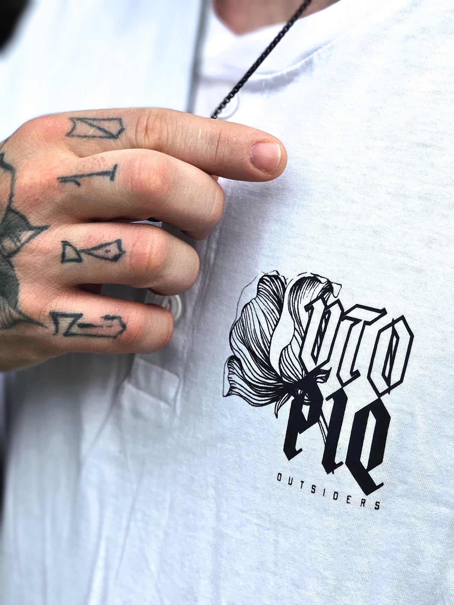 XL TEE À BOUTON