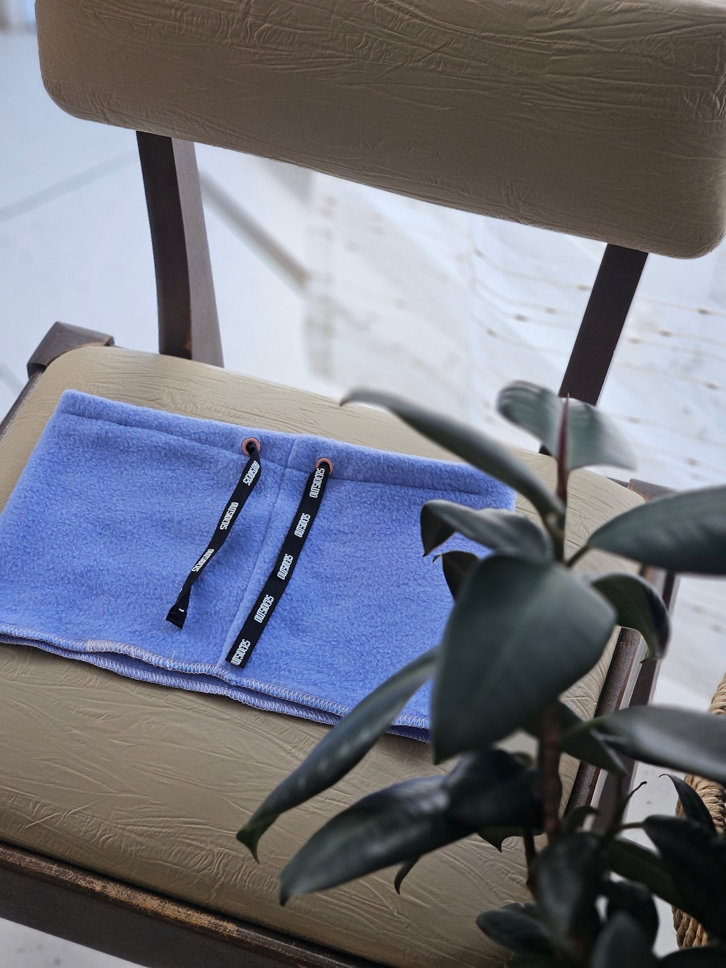 CACHE COU LILA FONCÉ